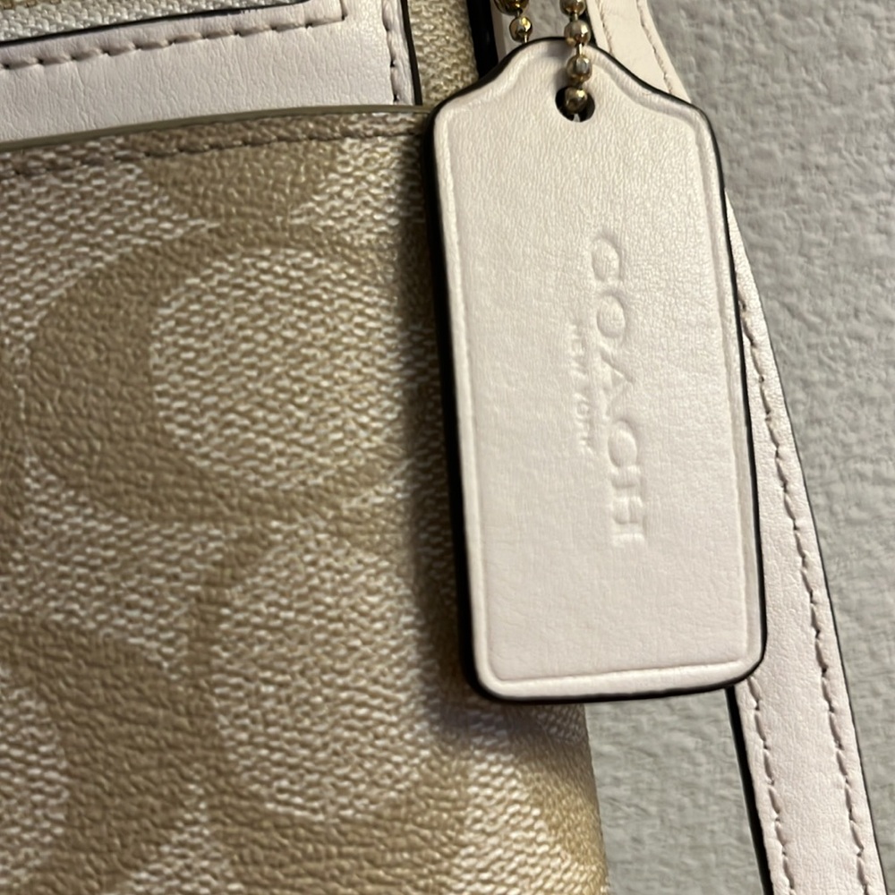 Coach East West pop out pouch Leather Crossbody - Picture 2 of 11
